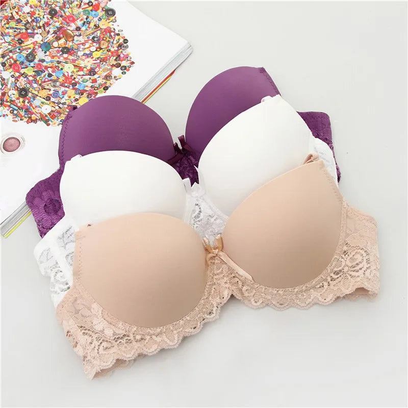 Women's seamless 3/4 cup push-up bra with adjustable support, underwire