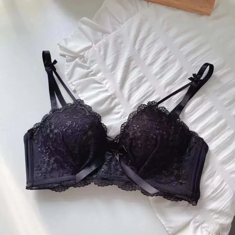 Anti-sagging seamless push-up bralette in black, sexy Korean style, perfect for everyday wear and shaping.