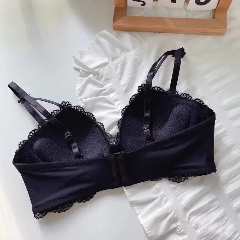 Anti-sagging seamless push-up bralette in black, sexy Korean style, perfect for everyday wear and shaping.