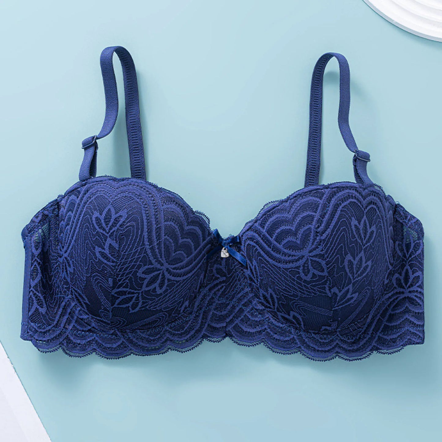 Women's Sexy Lace Underwire Bra, Floral Push-Up, Thin Half Cup, Gathered Brassiere for Everyday Wear.