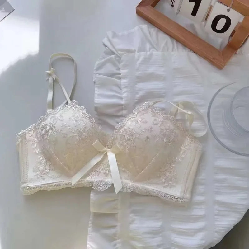 Anti-sagging seamless push-up bralette in black, sexy Korean style, perfect for everyday wear and shaping.
