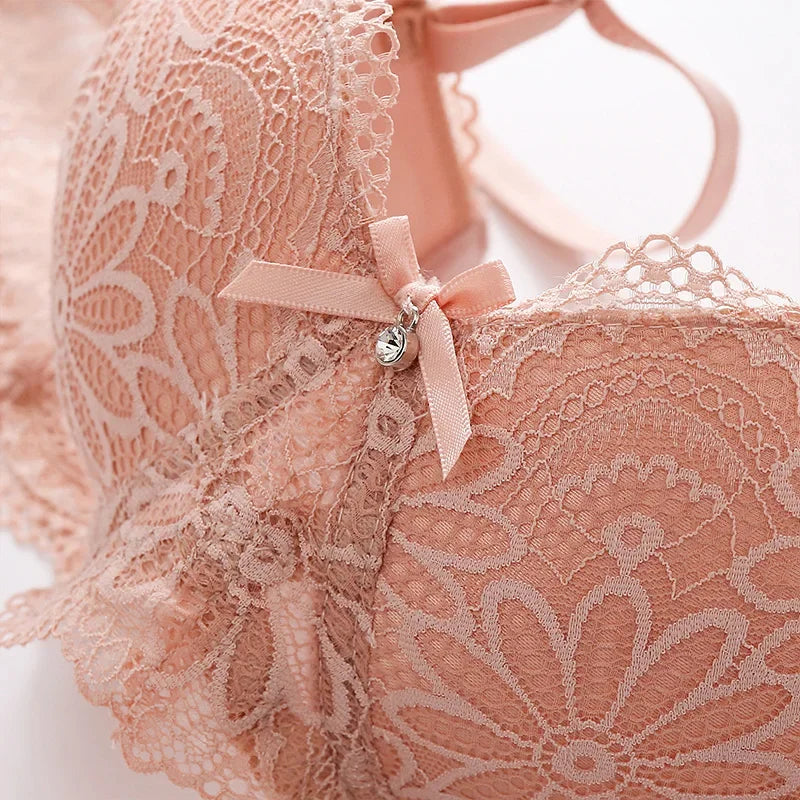 Sexy lace push-up half cup bra with underwire, breathable floral design, and big cup support for elegant gathering.