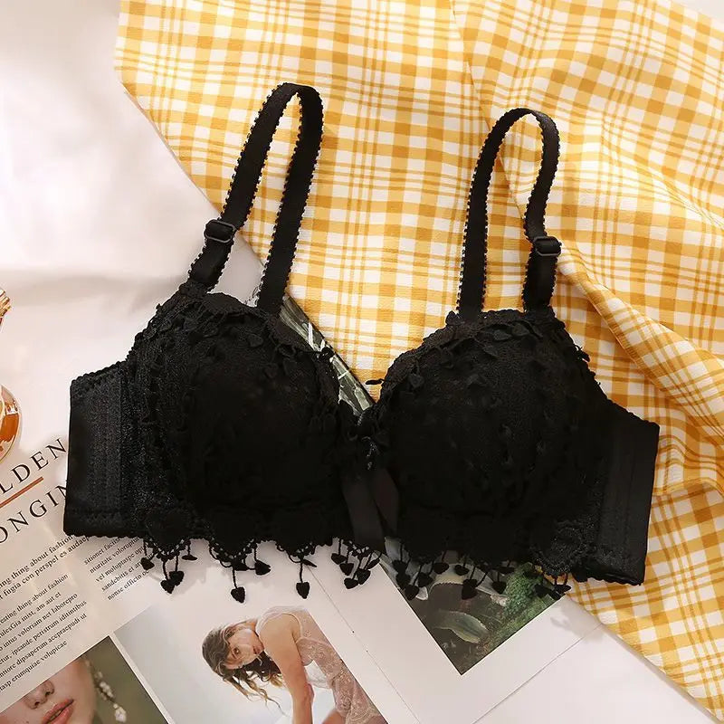 Women's non-underwire sexy lace bra in black/white, beautiful, and comfortable for active wear.