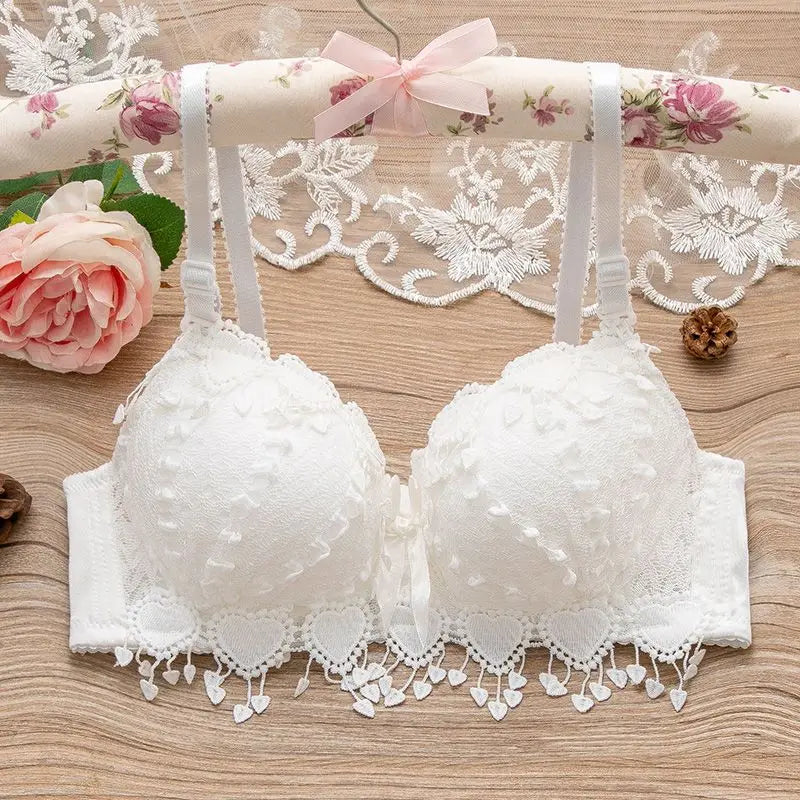 Women's non-underwire sexy lace bra in black/white, beautiful, and comfortable for active wear.