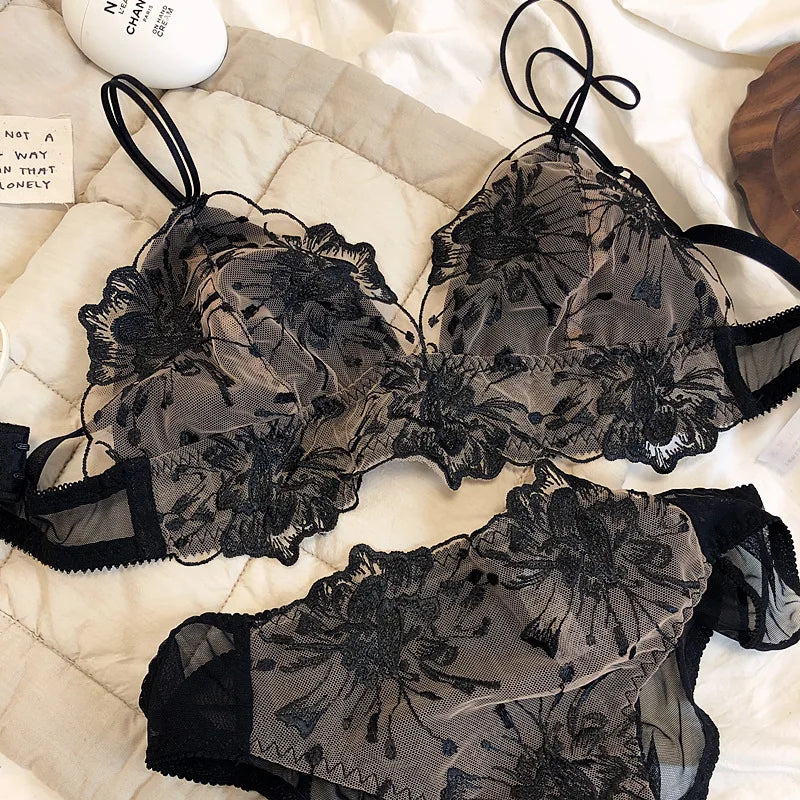French Lace Embroidery Bra Set – Sexy, Ultra-Thin, Wire-Free Triangle Cup Bralette!