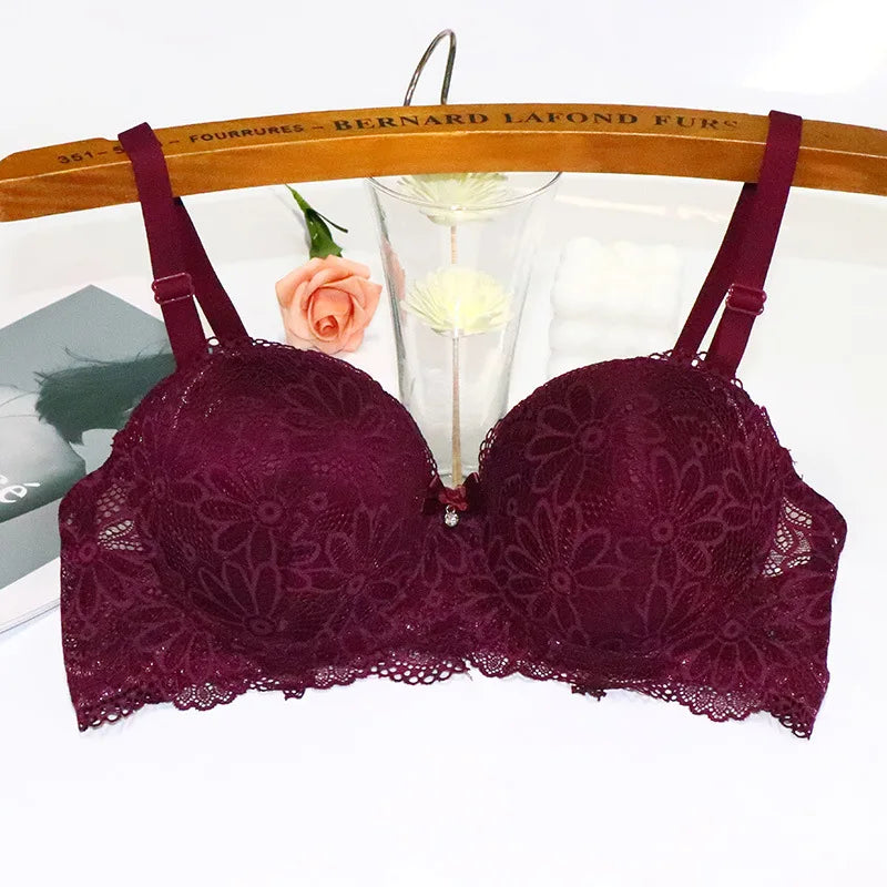 Sexy lace push-up half cup bra with underwire, breathable floral design, and big cup support for elegant gathering.