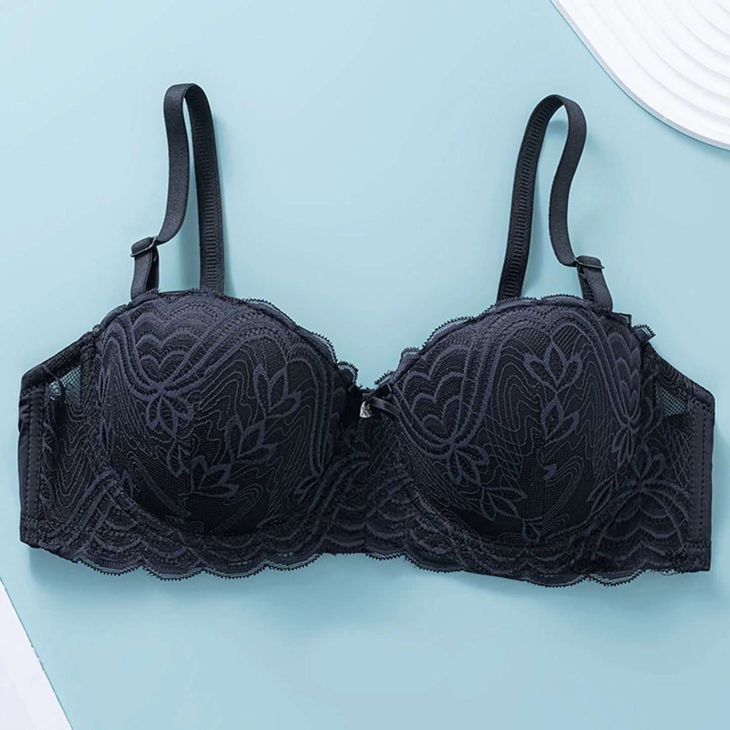 Women's Sexy Lace Underwire Bra, Floral Push-Up, Thin Half Cup, Gathered Brassiere for Everyday Wear.