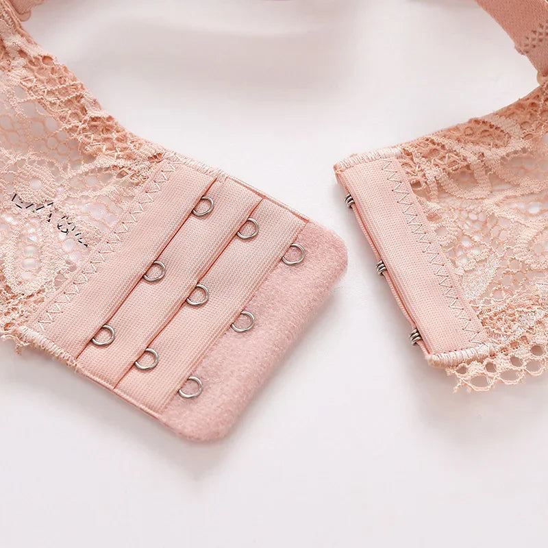 Sexy lace push-up half cup bra with underwire, breathable floral design, and big cup support for elegant gathering.