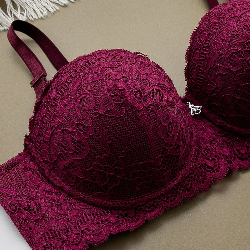 Hot 1/2 cup thin wireless adjustable lace bra, perfect for a comfortable and stylish fit.