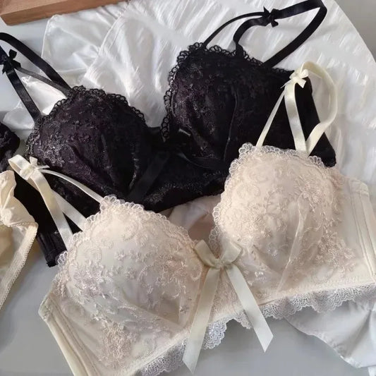 Anti-sagging seamless push-up bralette in black, sexy Korean style, perfect for everyday wear and shaping.
