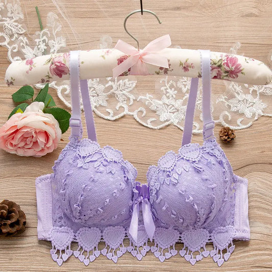 Women's non-underwire sexy lace bra in black/white, beautiful, and comfortable for active wear.